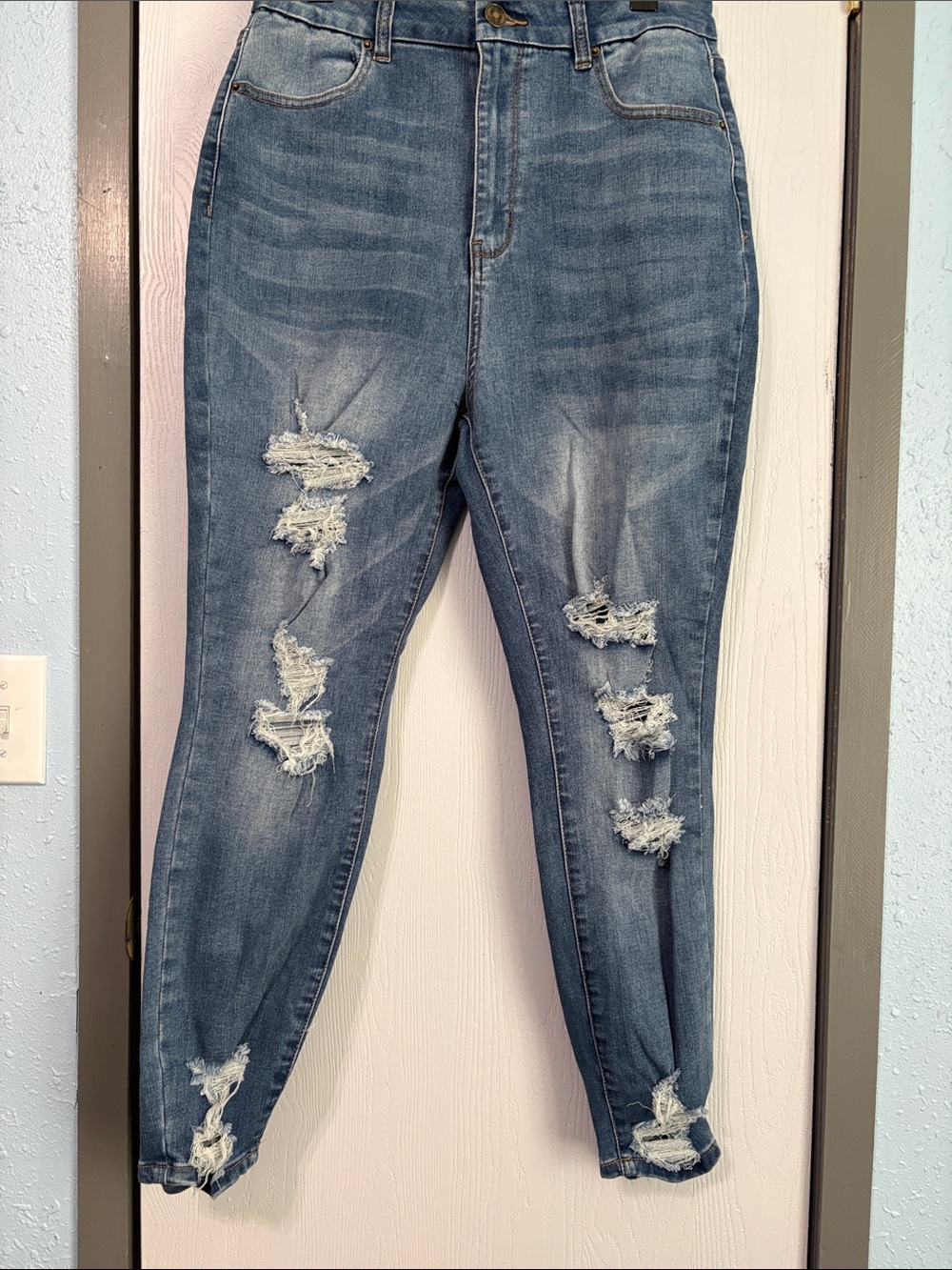 Rue21 Distressed Boyfriend Jeans in Medium Blue Wash